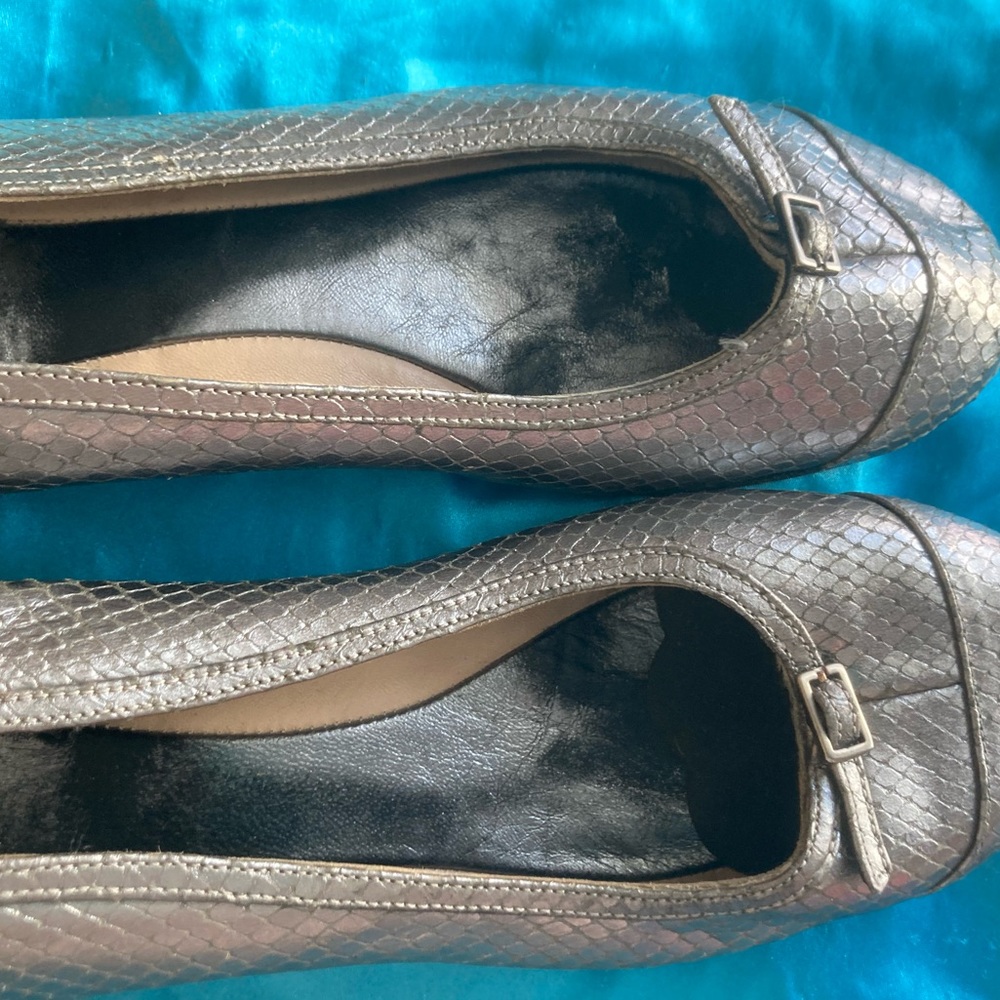 Kate Spade metallic silver ballet slippers w/heel - Picture 12 of 16